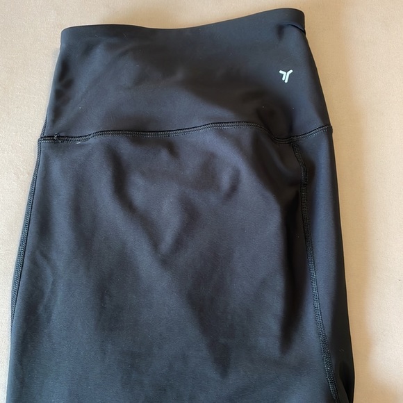 Old Navy Black Athletic Leggings - Picture 3 of 3